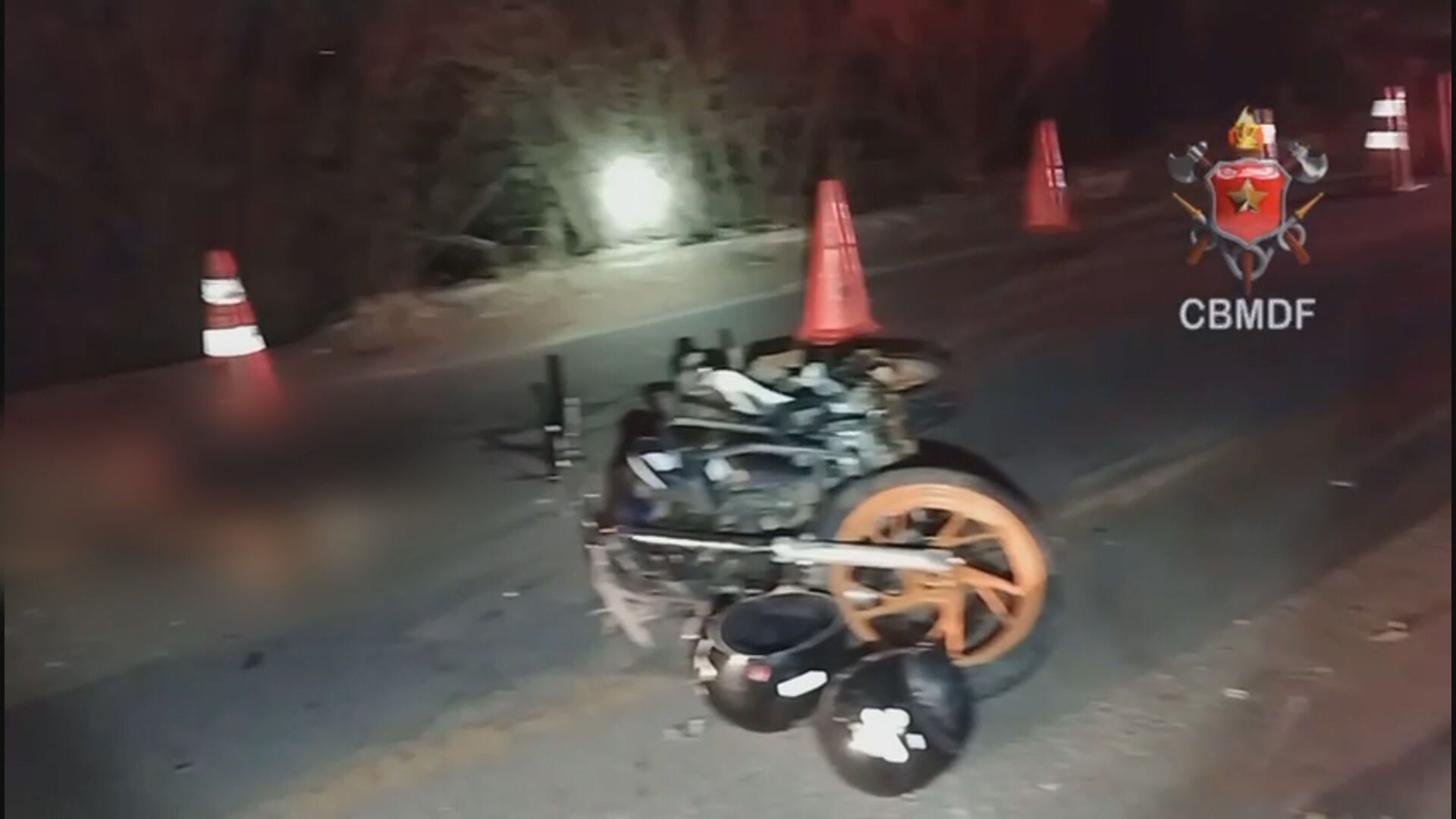 Motociclista morre em acidente com carro e cavalo no Paranoá; VÍDEO 