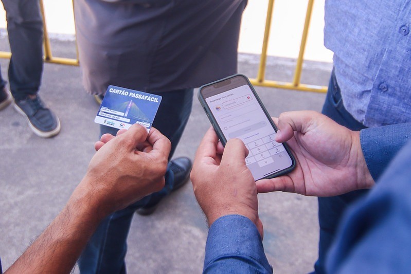 App gratuito oferece recarga de créditos no cartão PassaFácil em Manaus; saiba como usar
