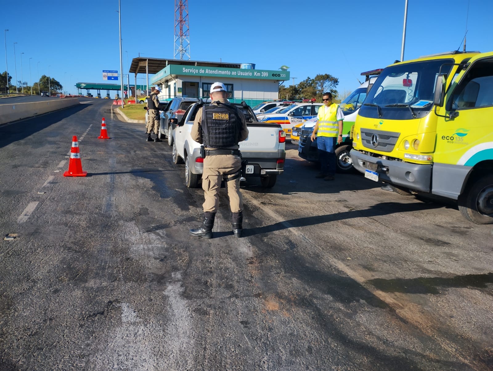 'Maio Amarelo': Polícia reforça fiscalização para coibir acidentes e orientar usuários de rodovias sobre as leis de trânsito no Norte de MG