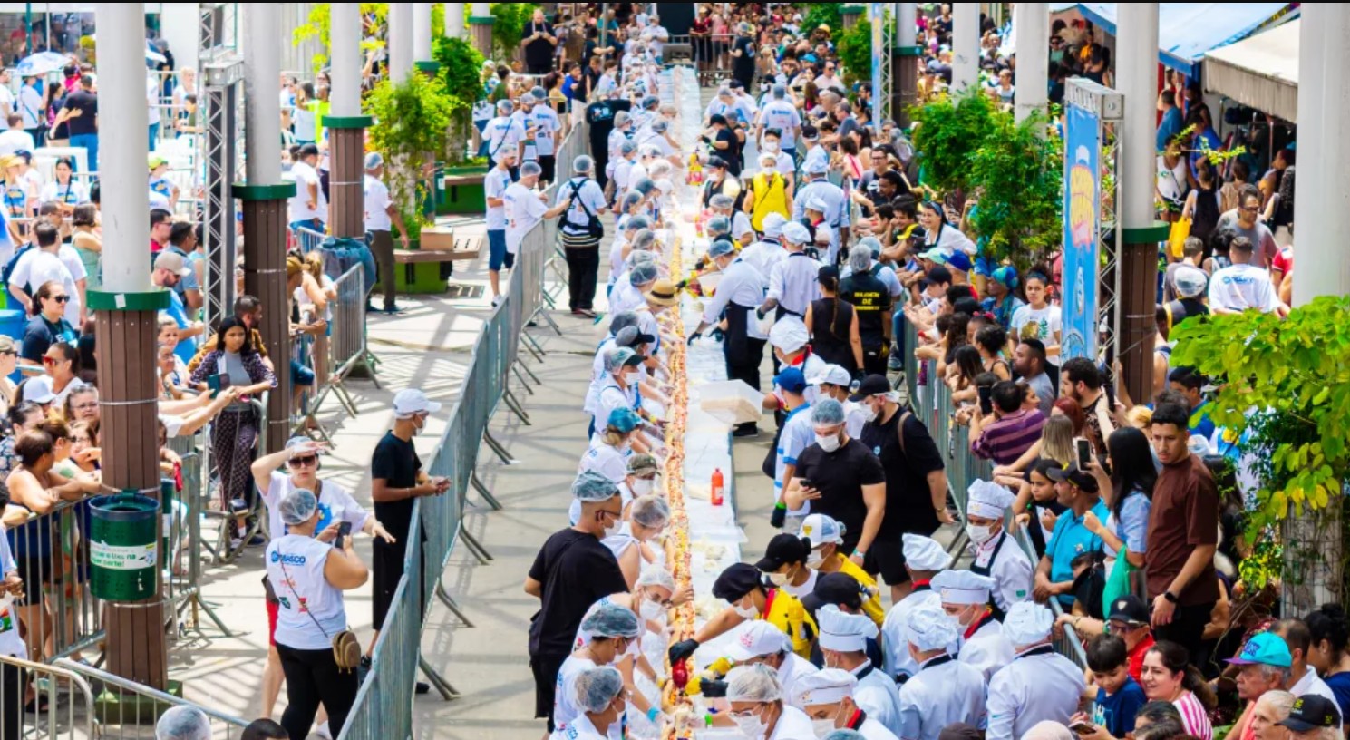 Osasco bate recorde de maior cachorro-quente do Brasil com 'dogão' de 64 metros