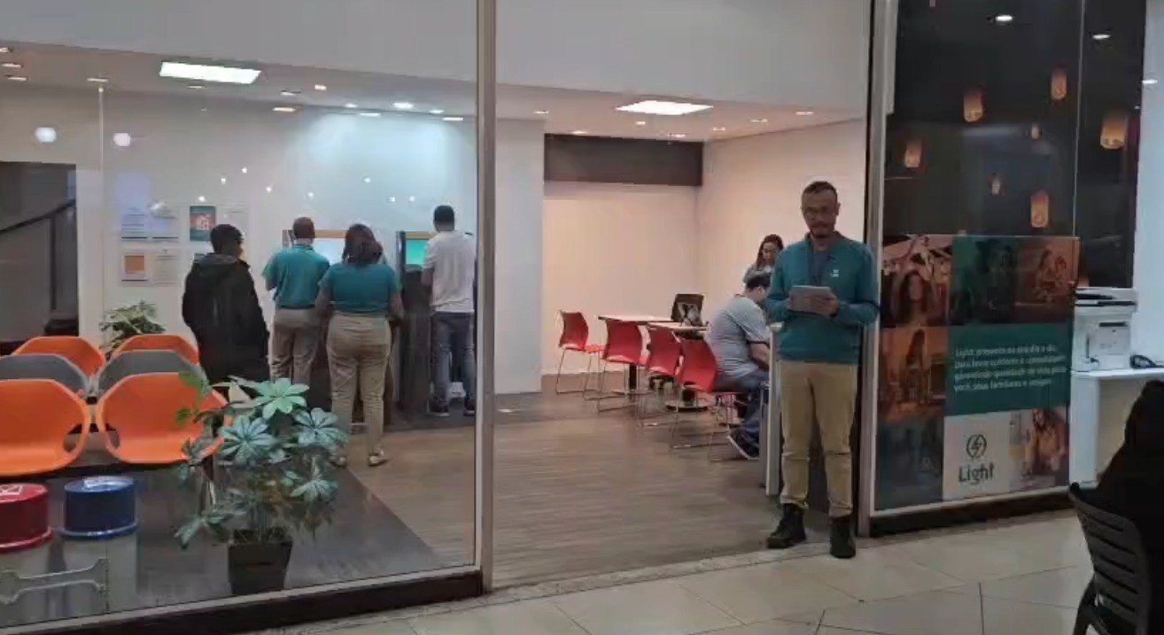 Light retoma atendimentos em unidade provisória após teto de agência desabar em Três Rios