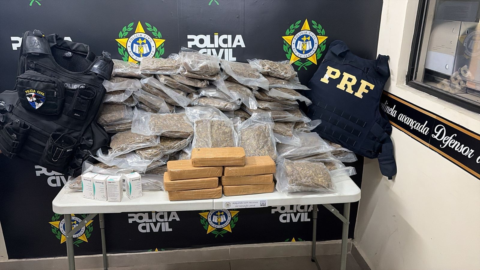 Quatro pessoas são presas com drogas e medicamento ilegal na Via Dutra, em Barra Mansa