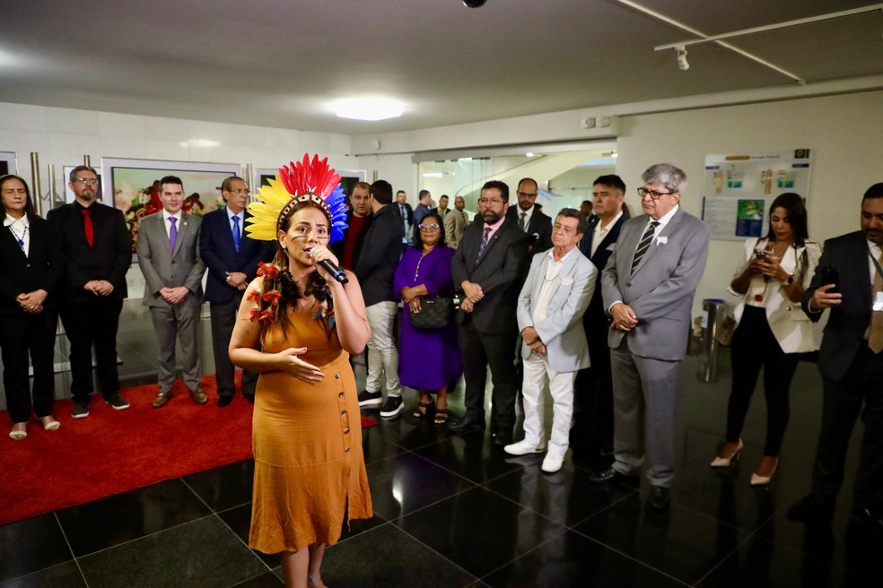 Autoridades paraenses prestigiaram abertura da exposição de Alexandre Baena, no Senado Federal — Foto: Ascom Dep. Henderson Pinto / Divulgação