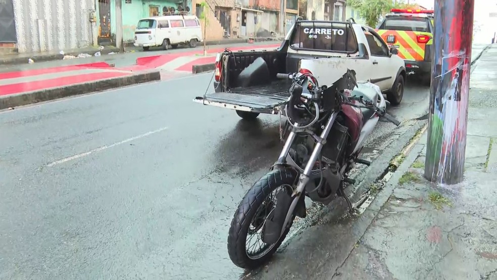 Acidente aconteceu no bairro de Coutos, no subúrbio de Salvador — Foto: Reprodução/TV Bahia
