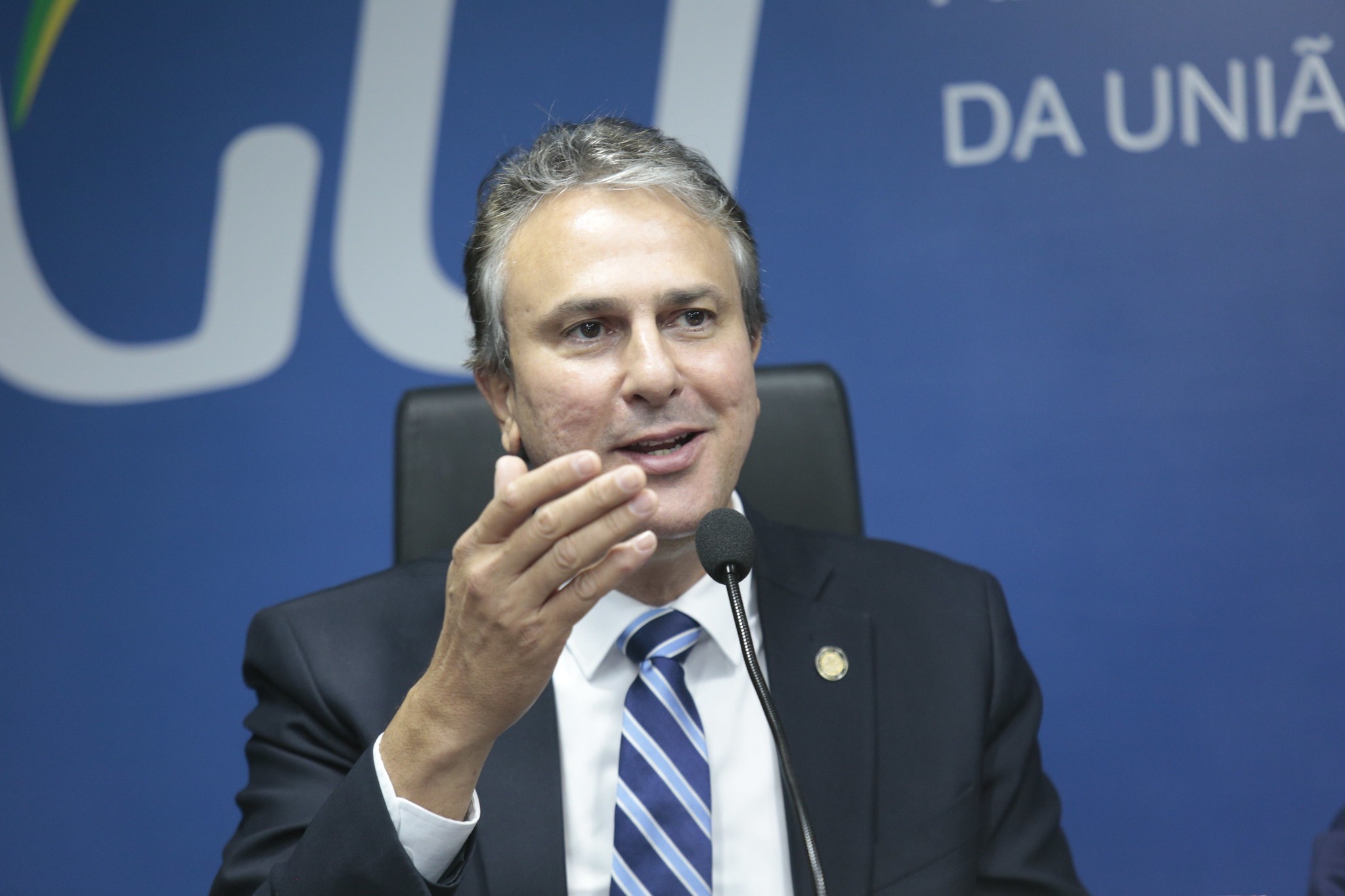 Ministro da Educação, Camilo Santana, entrega unidades da Carteira Nacional Docente no AP