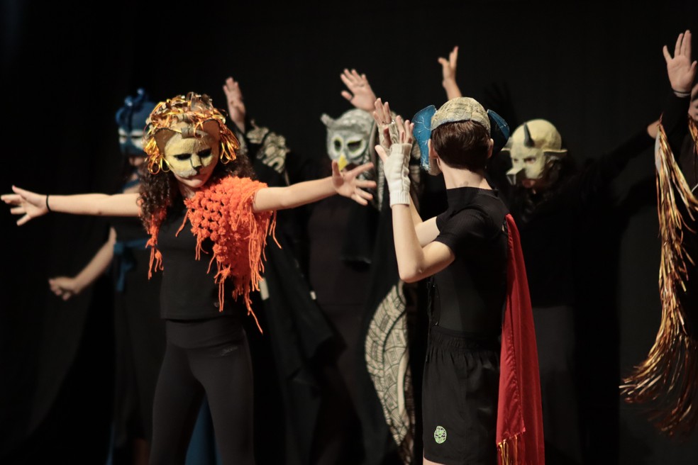Jogos teatrais, contos e histórias: curso de Teatro da UFU abre