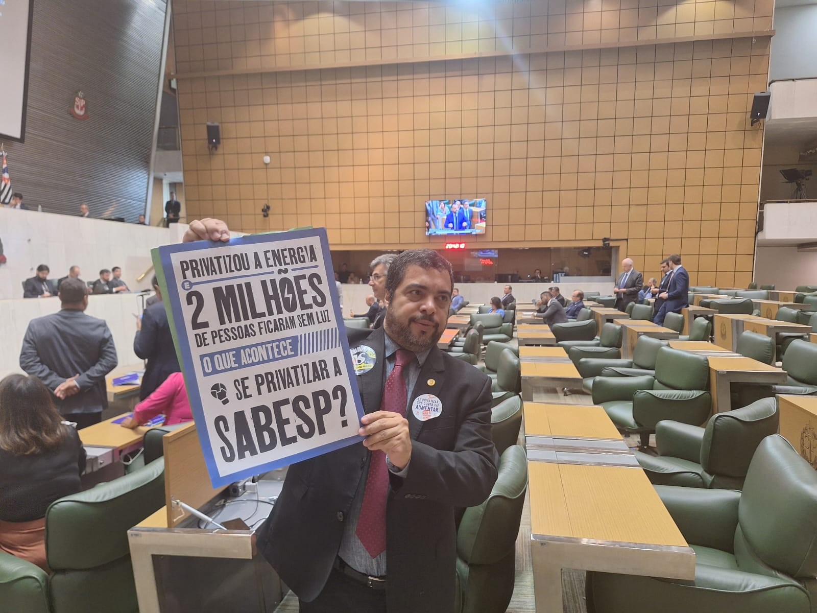 Alesp começa a discutir privatização da Sabesp; oposição tenta atrasar votação, que deve ocorrer nesta semana