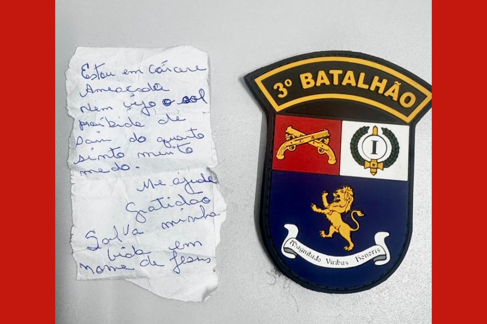 Bilhete de pedido de socorro escrito pela vítima — Foto: PMMT