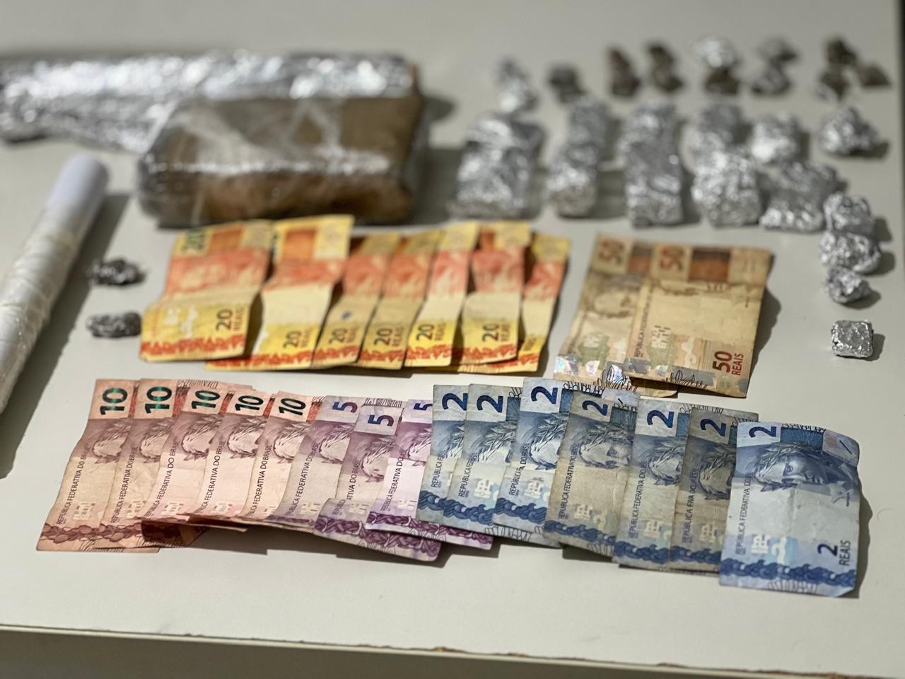 Casal suspeito de vender drogas é preso em Aracaju