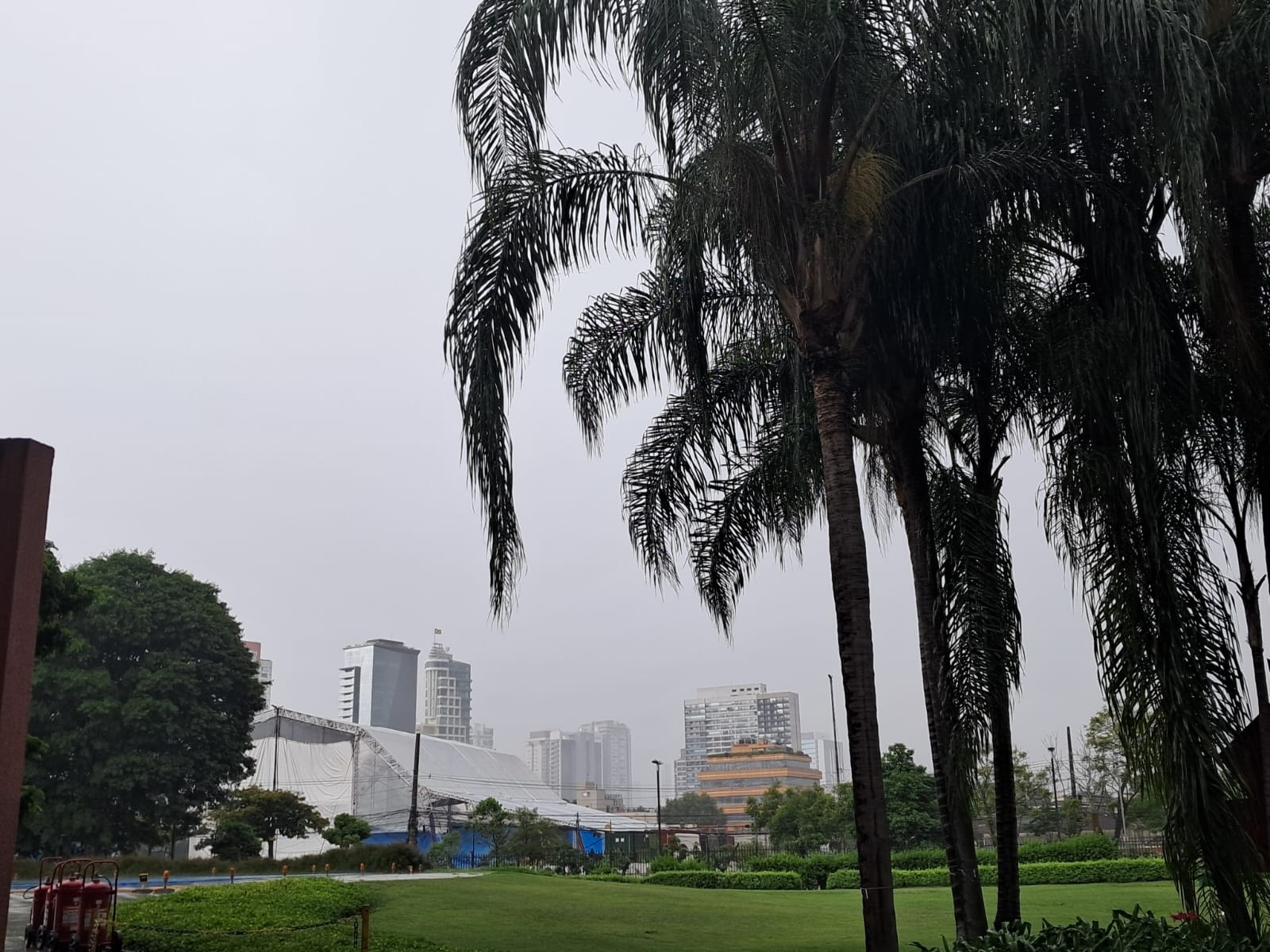 Chuva forte coloca várias regiões da cidade de SP em estado de atenção para alagamentos neste domingo