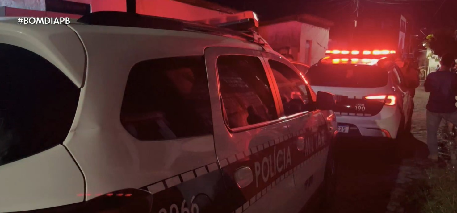 Jovem é morto a tiros após homens se passarem por policiais, na Grande João Pessoa