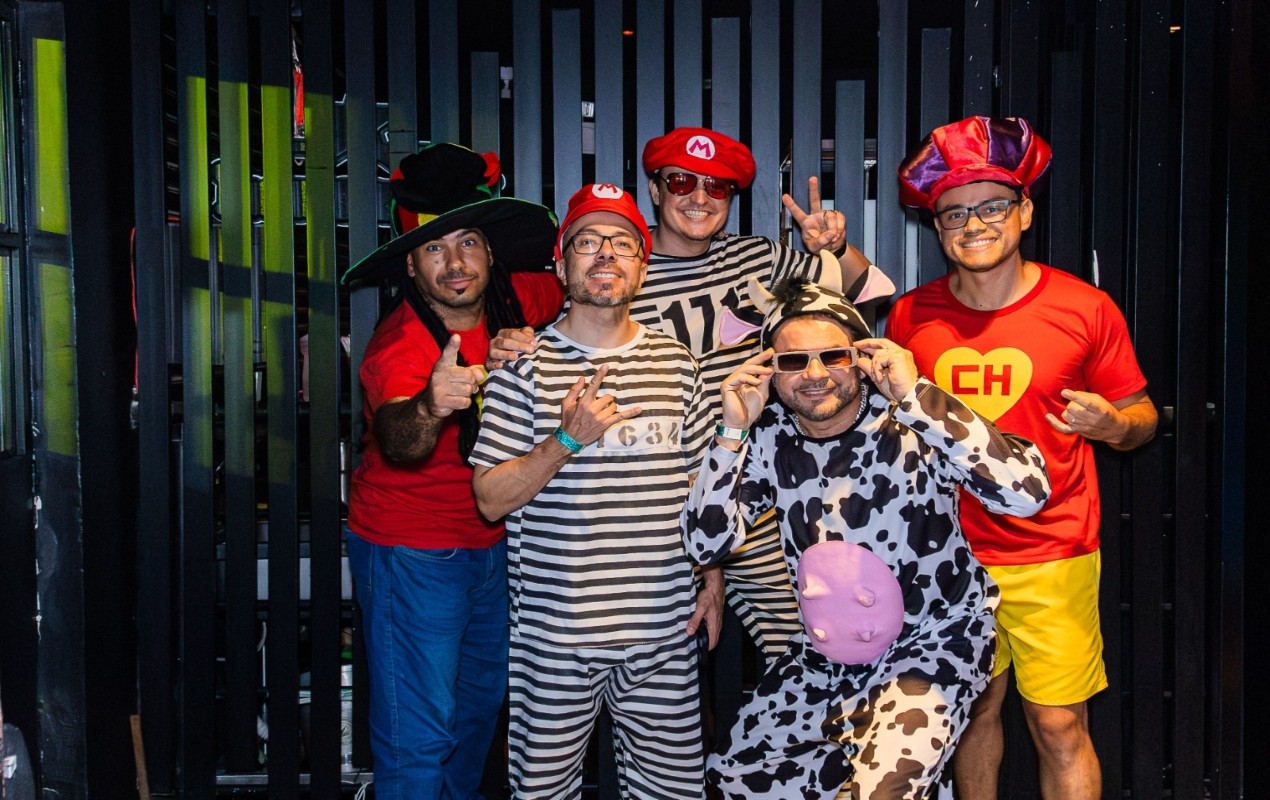 'João do Caminhão': banda cover dos Mamonas Assassinas homenageia legado com shows cheios de referências: ‘brincadeira que deu certo’, diz vocalista