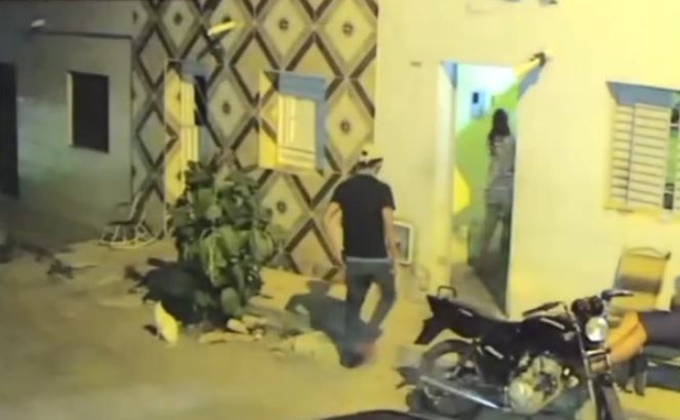 Homem mata outro a tiros dentro de casa na cidade de Aurora, no interior do Ceará. — Foto: Reprodução