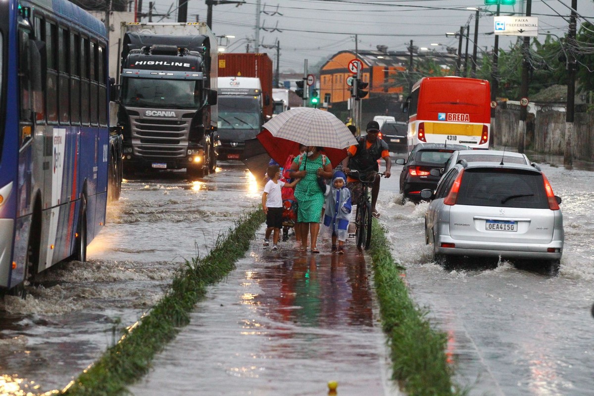 Defesa Civil Emite Alerta Para Chuvas Fortes Seguidas De Raios Ventos E Granizo Na Baixada 