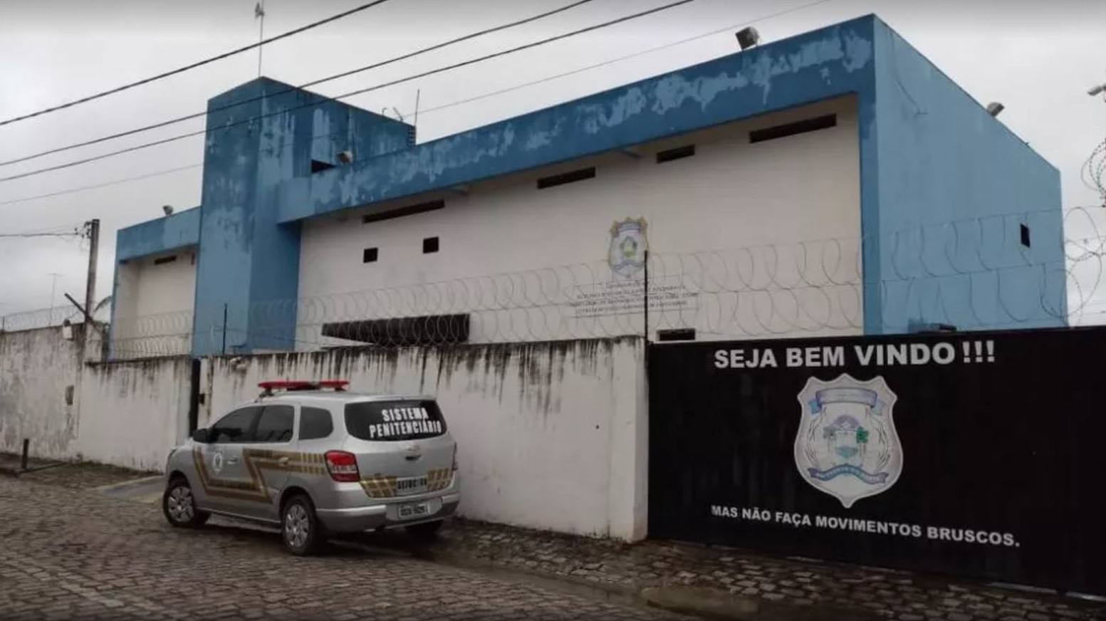 Ex-jogador de basquete que espancou namorada está preso em central de triagem e sem previsão de transferência para presídio 