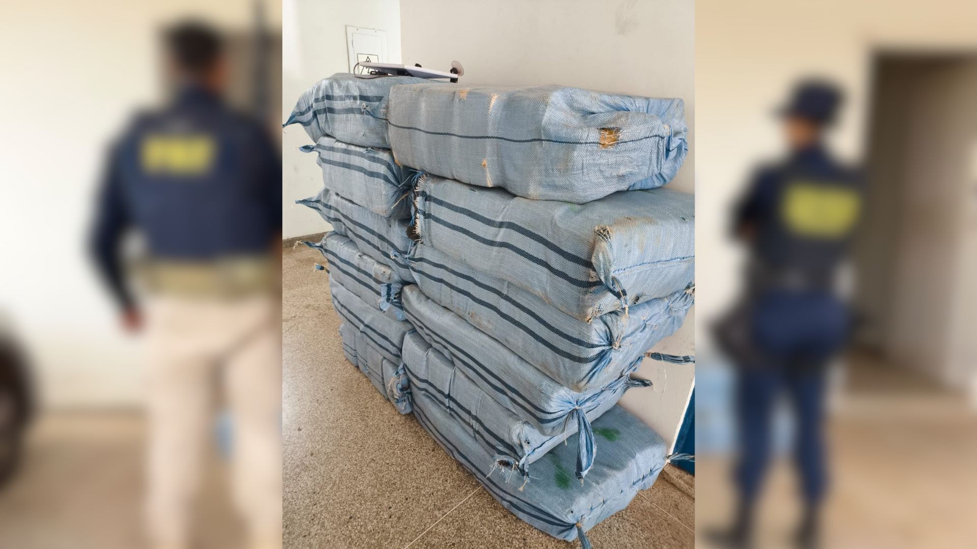 Caminhonete capota durante perseguição e polícia descobre carga de mais de meia tonelada de drogas em RO