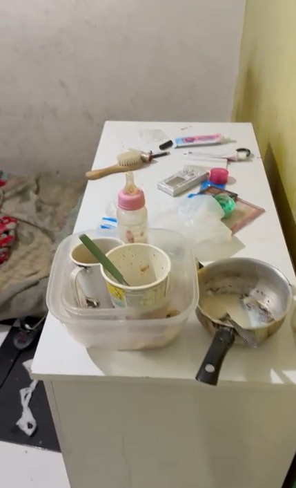 Insalubre e sem segurança: veja quarto onde mãe deixou bebê de 8 meses e irmão de 5 anos para ir a baile funk no Rio