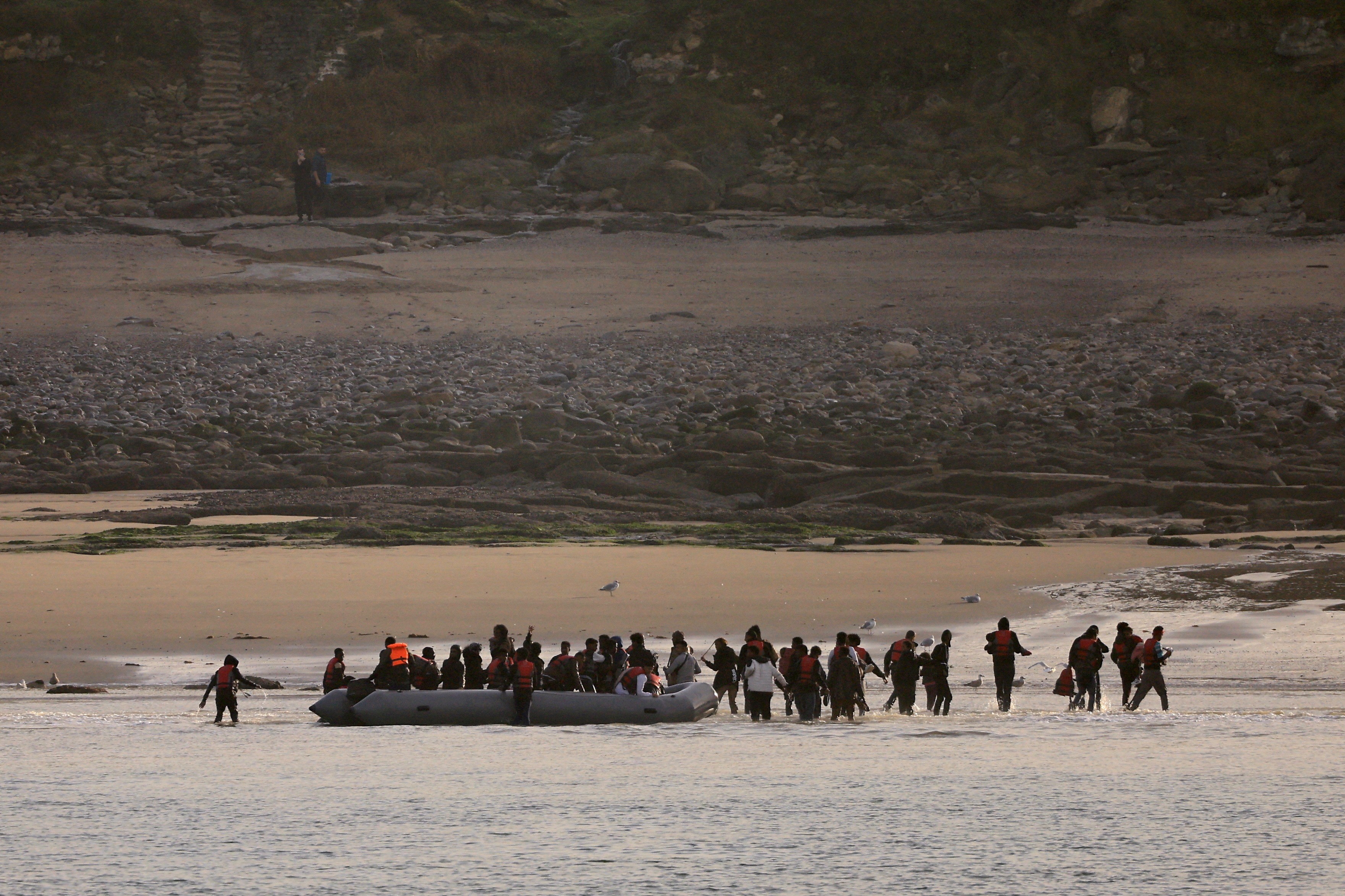 Cinco migrantes morrem em tentativa de chegar ao Reino Unido pelo Canal da Mancha