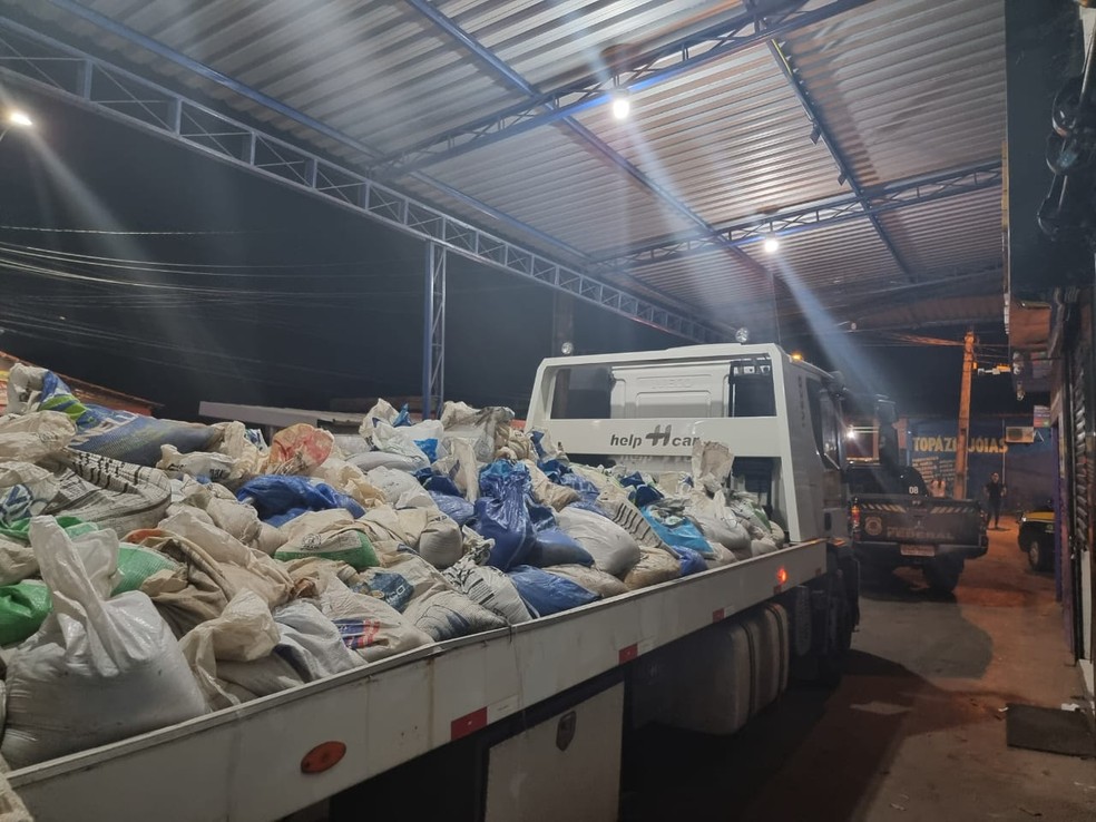 Nas buscas foram encontradas mais de 100 toneladas de cassiterita e aproximadamente 1 quilo de ouro — Foto: Reprodução/Arquivo