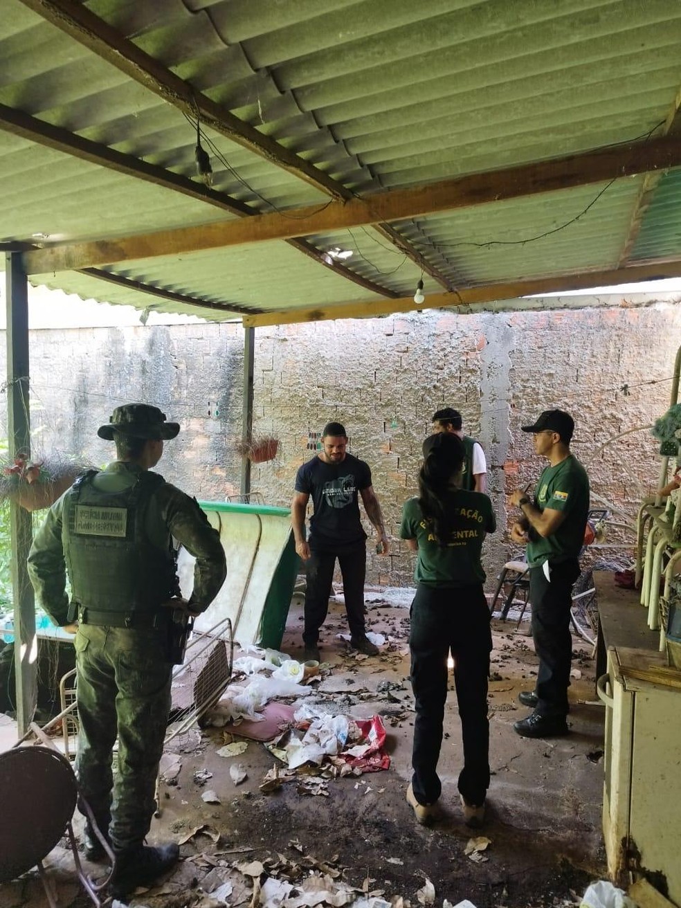 Equipes que fizeram o resgate dos animais — Foto: Divulgação/Apaa de Araguaína