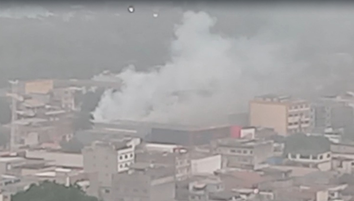 Mercado pega fogo em Volta Redonda; Veja vídeo