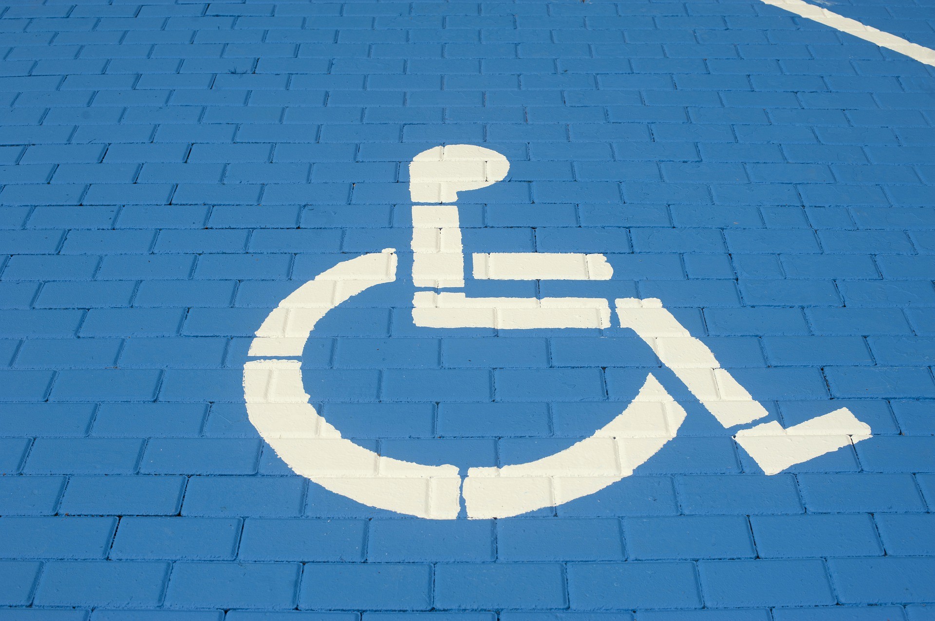 STF considera válida lei do Paraná que amplia tempo mínimo de estacionamento gratuito para pessoas com deficiência