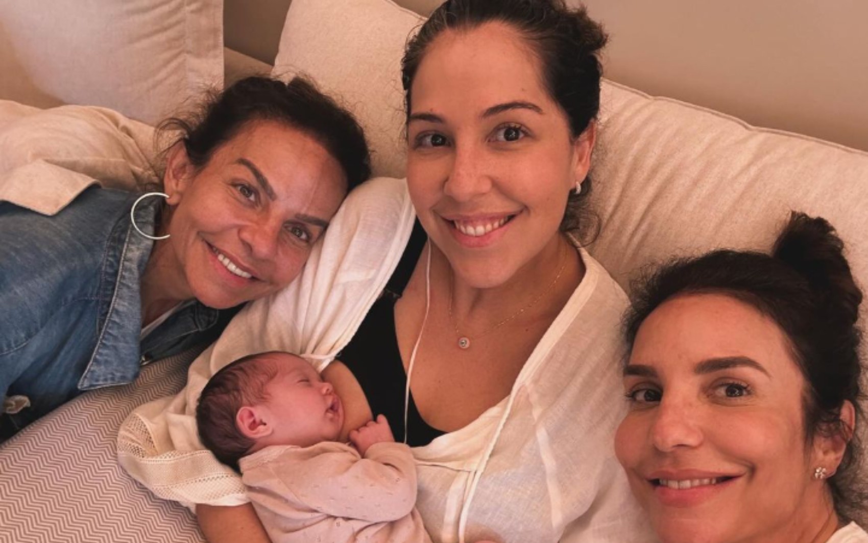 Ivete Sangalo vira tia-avó e comemora chegada de sobrinha-neta nas redes sociais: 'não me aguento de tanto amor'