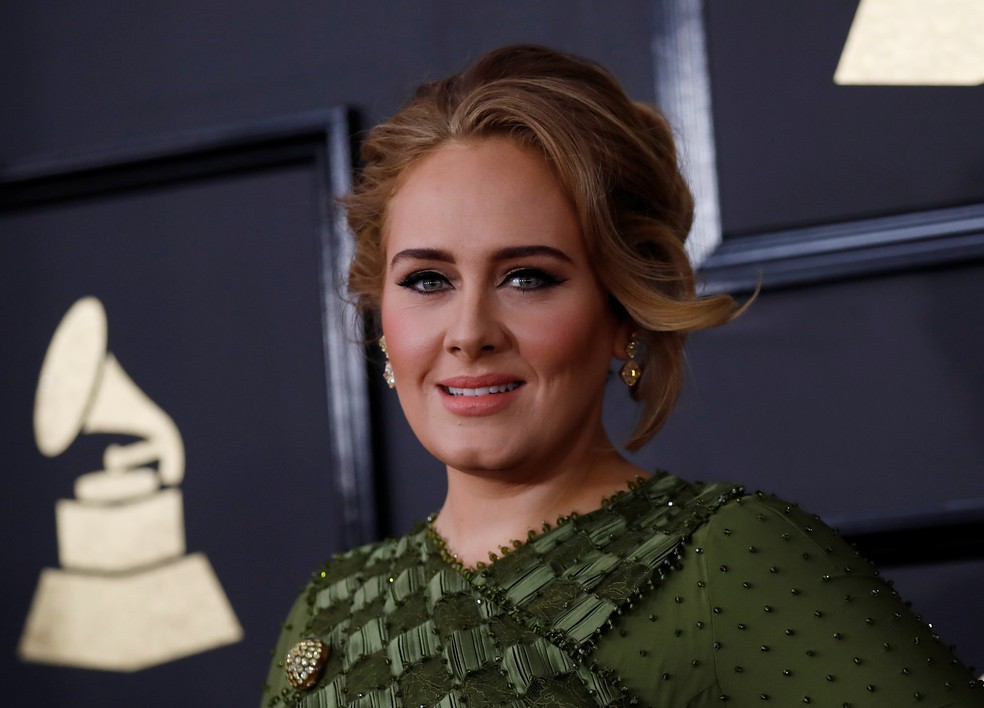 Adele lança 'Easy On Me', primeira música inédita em seis anos