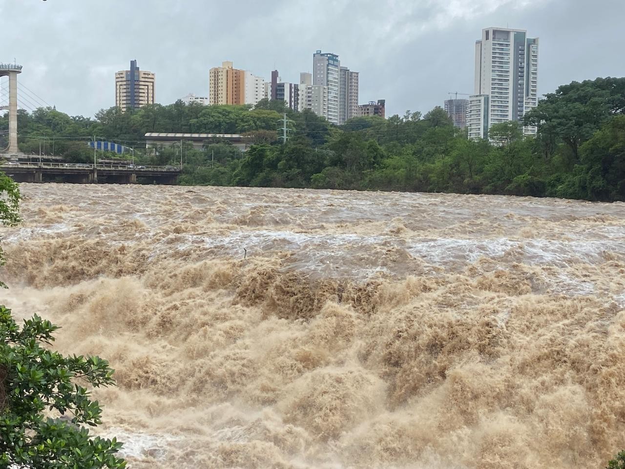 Em 10 horas, nível do Rio Piracicaba sobe 1,5 metro e atinge estado de atenção