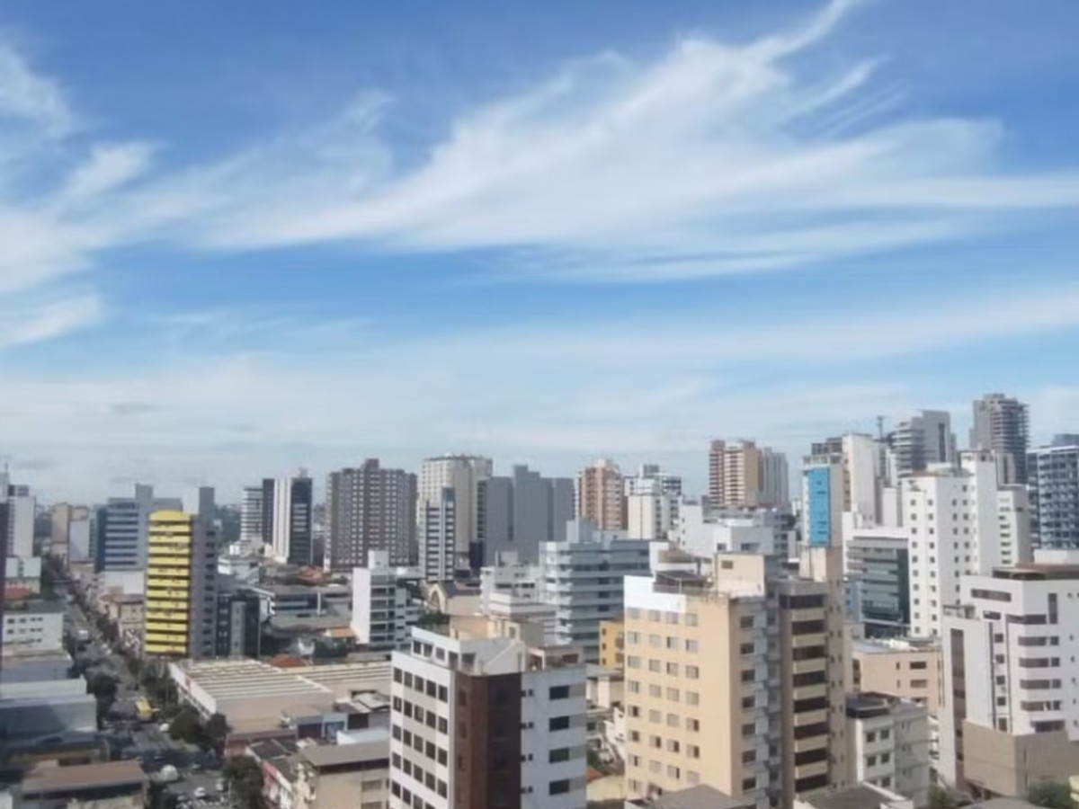 Massa de ar quente deve elevar temperaturas em Divinópolis e região