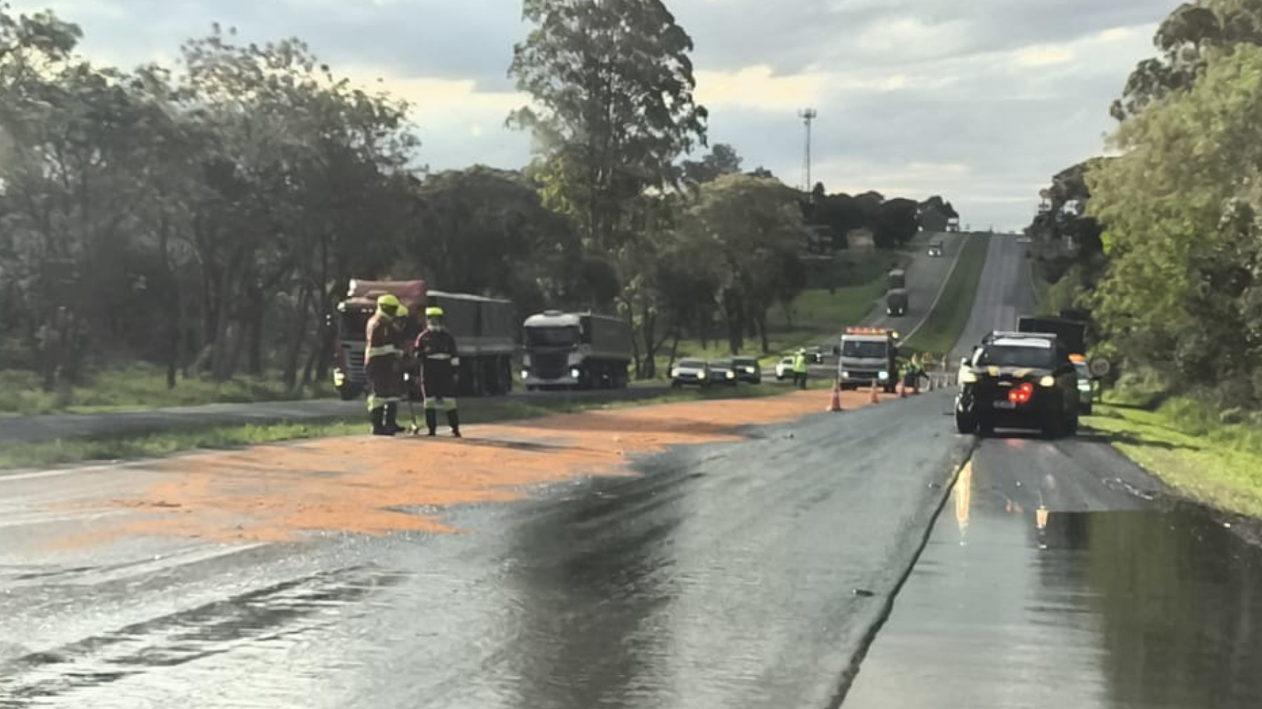 BR-376 Bloqueada Após Acidente com Derramamento de Óleo em KM 506