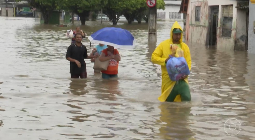 Chuva na Paraíba provoca risco de deslizamento, alagamentos e deixa meio milhão de pessoas sem água — Foto: Reprodução/Globo