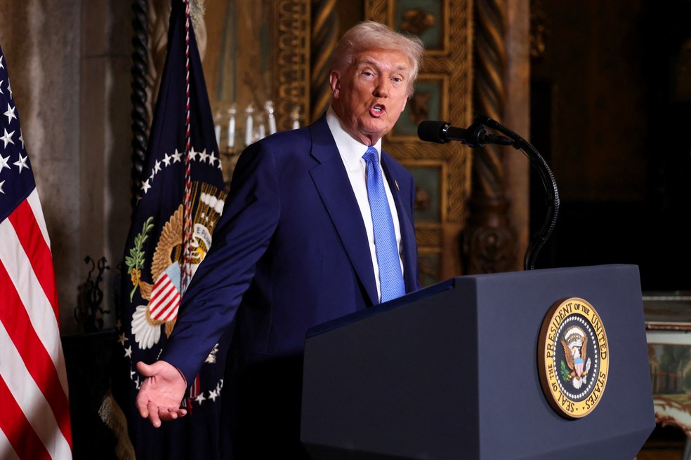 Donald Trump durante coletiva de imprensa na Flórida, em 18 de fevereiro de 2025 — Foto: REUTERS/Kevin Lamarque