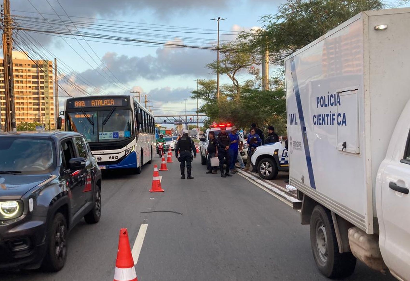 Homem morre atropelado na Avenida Tancredo Neves em Aracaju