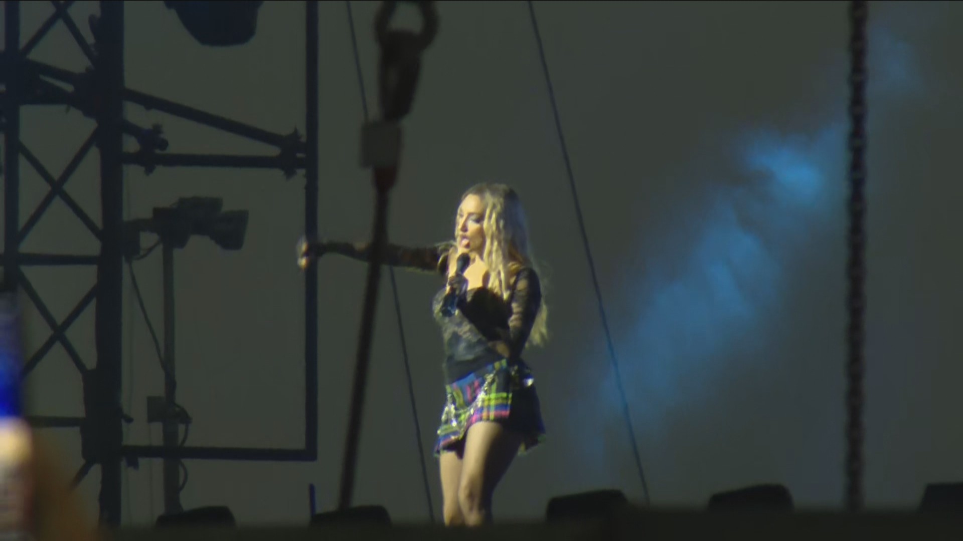 Dublê de Madonna sobe ao palco e confunde público, mas depois anima Copacabana em ensaio com presença de Pabllo Vittar; VÍDEO