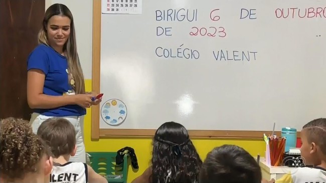 Professor usa jogos de RPG para ensinar matemática aos alunos no litoral de  SP: 'mais confiantes', Educação