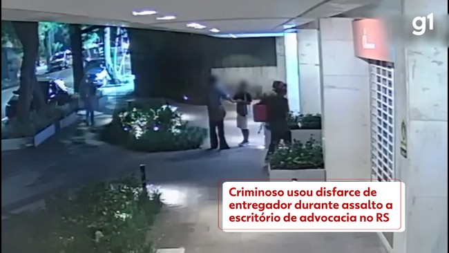 Criminoso usou disfarce de entregador durante assalto a escritório de advocacia no RS, mostram imagens