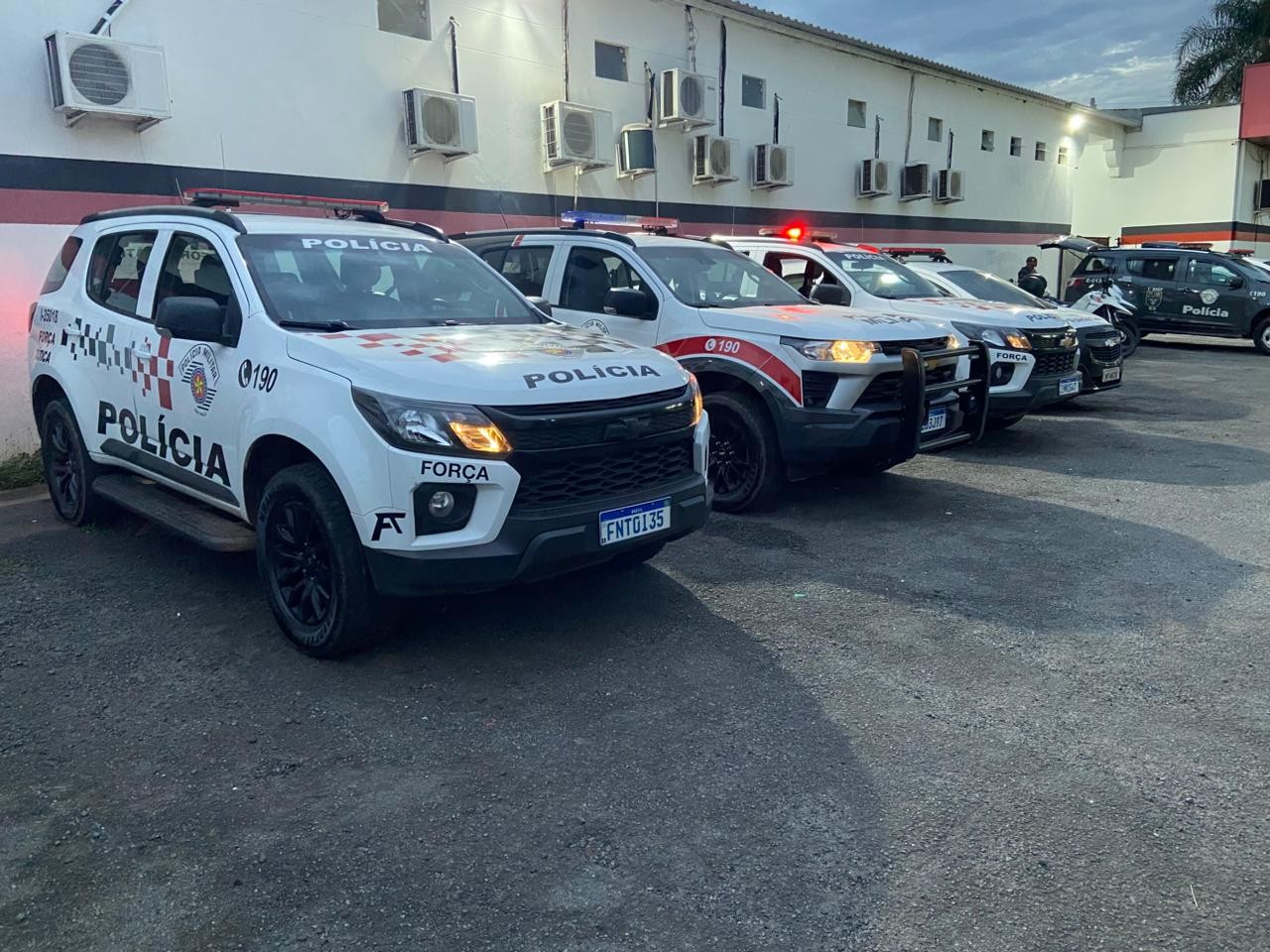 Vítima de sequestro-relâmpago avisou amiga sobre perseguição pelo viva-voz e ação ajudou PM a prender suspeitos em Campinas