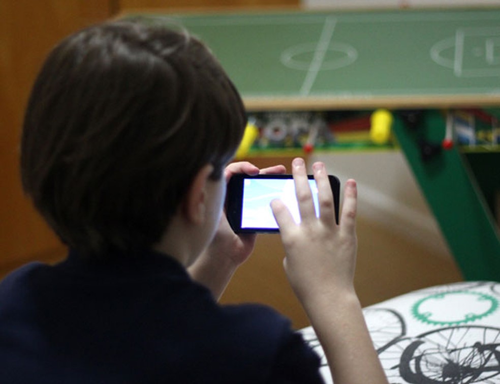 Adolescentes lideram aumento de uso de celular no Brasil, diz Pnad — Foto: Pedro Gonçalves/G1MG