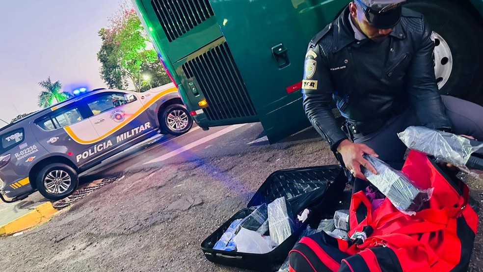 Adolescente foi apreendido com maconha e skank em Presidente Prudente (SP) — Foto: Polícia Militar Rodoviária