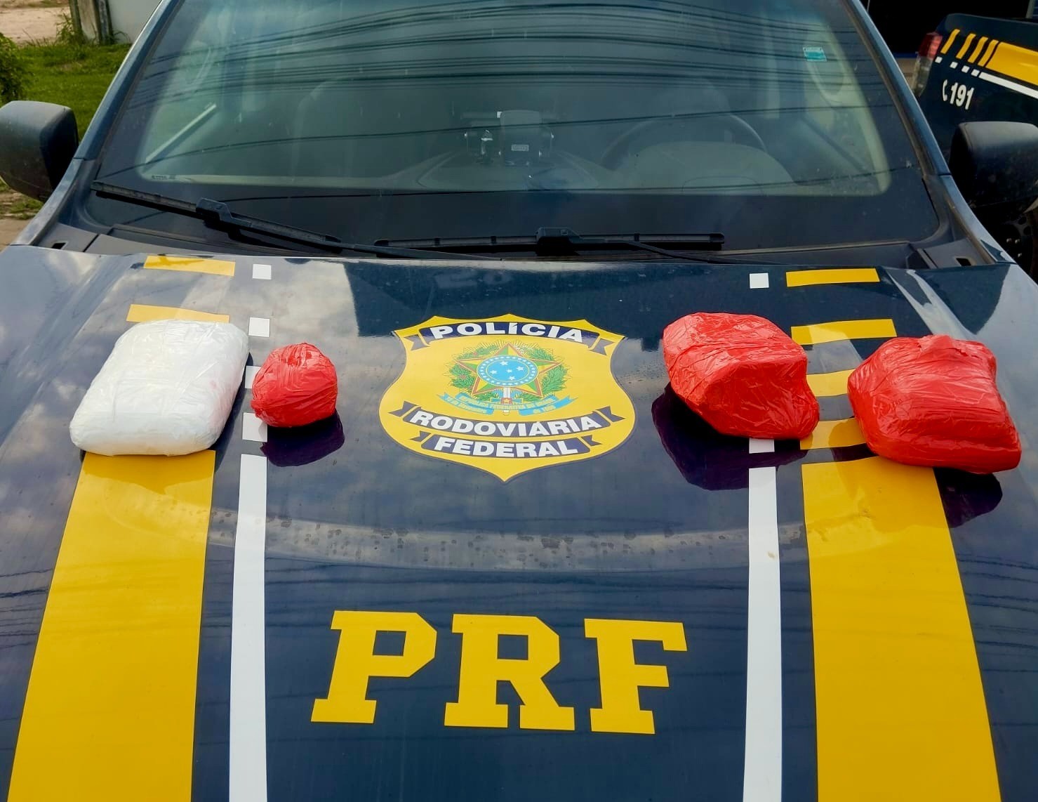 PRF prende mulher com 3,6 kg de cocaína em ônibus na BR-174, no sul de Roraima