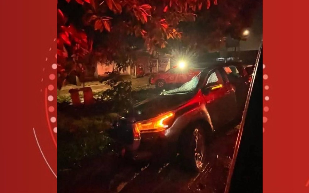 Veículo colidiu na traseira de caminhão na BR-324, entre Feira de Santana e Salvador. — Foto: Redes Sociais
