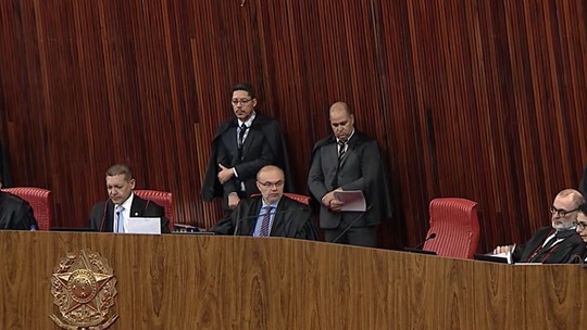 TSE julga processos envolvendo publicações de propaganda eleitoral de Flávio e Lula
