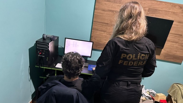 Dois suspeitos de armazenar arquivos de exploração sexual infantil são presos durante operação em MT