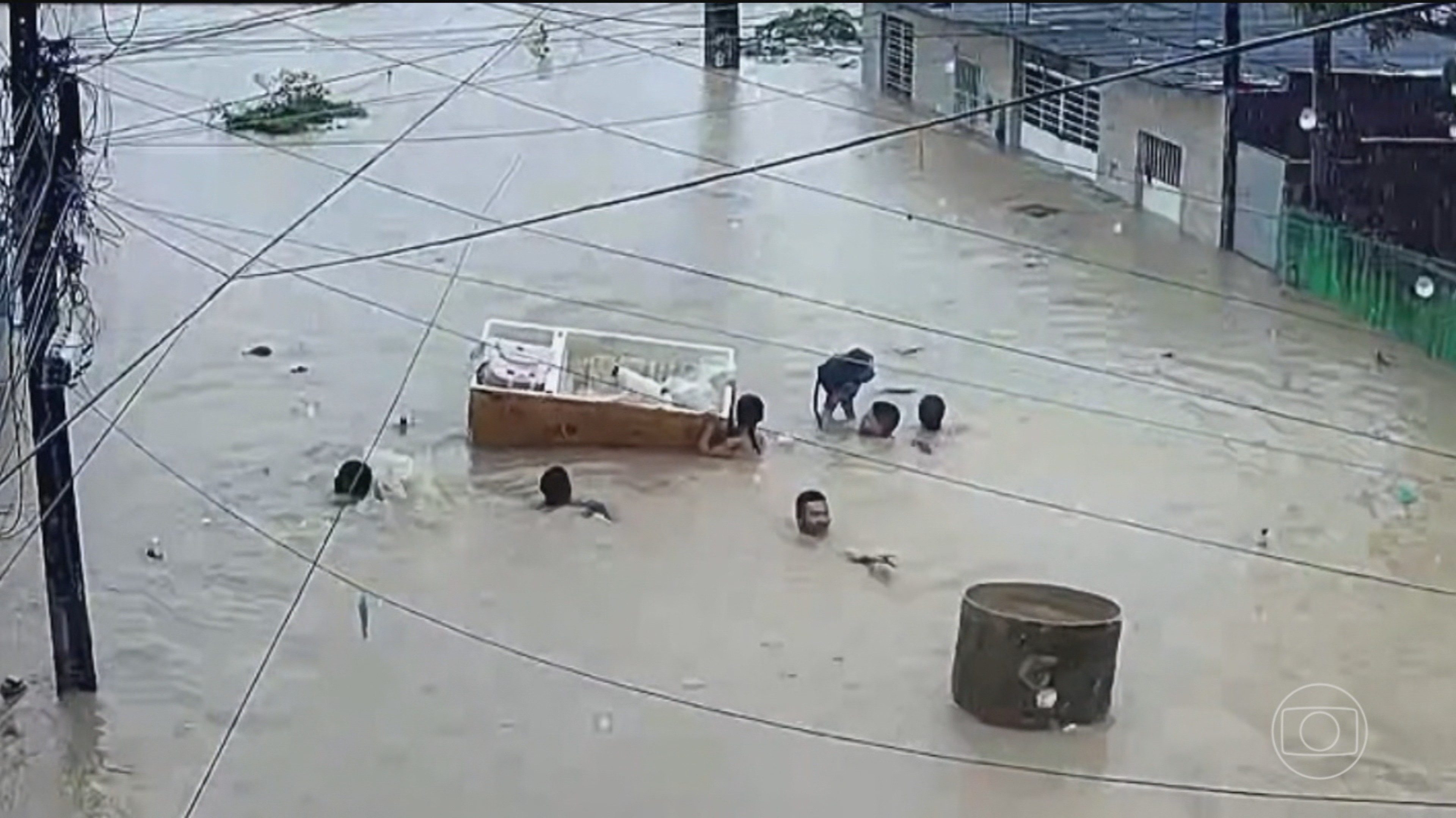 Quase 10 mil pessoas saem de casa por causa das chuvas em Pernambuco