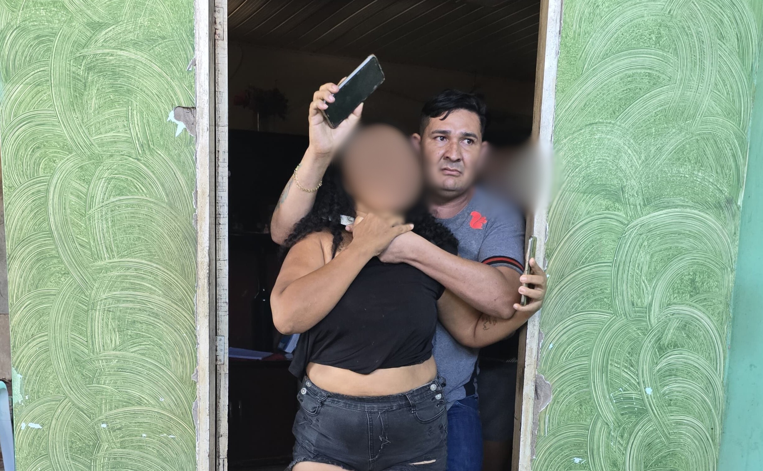 Homem suspeito de matar ativista trans faz mulher de refém ao ser cercado por polícia do AP
