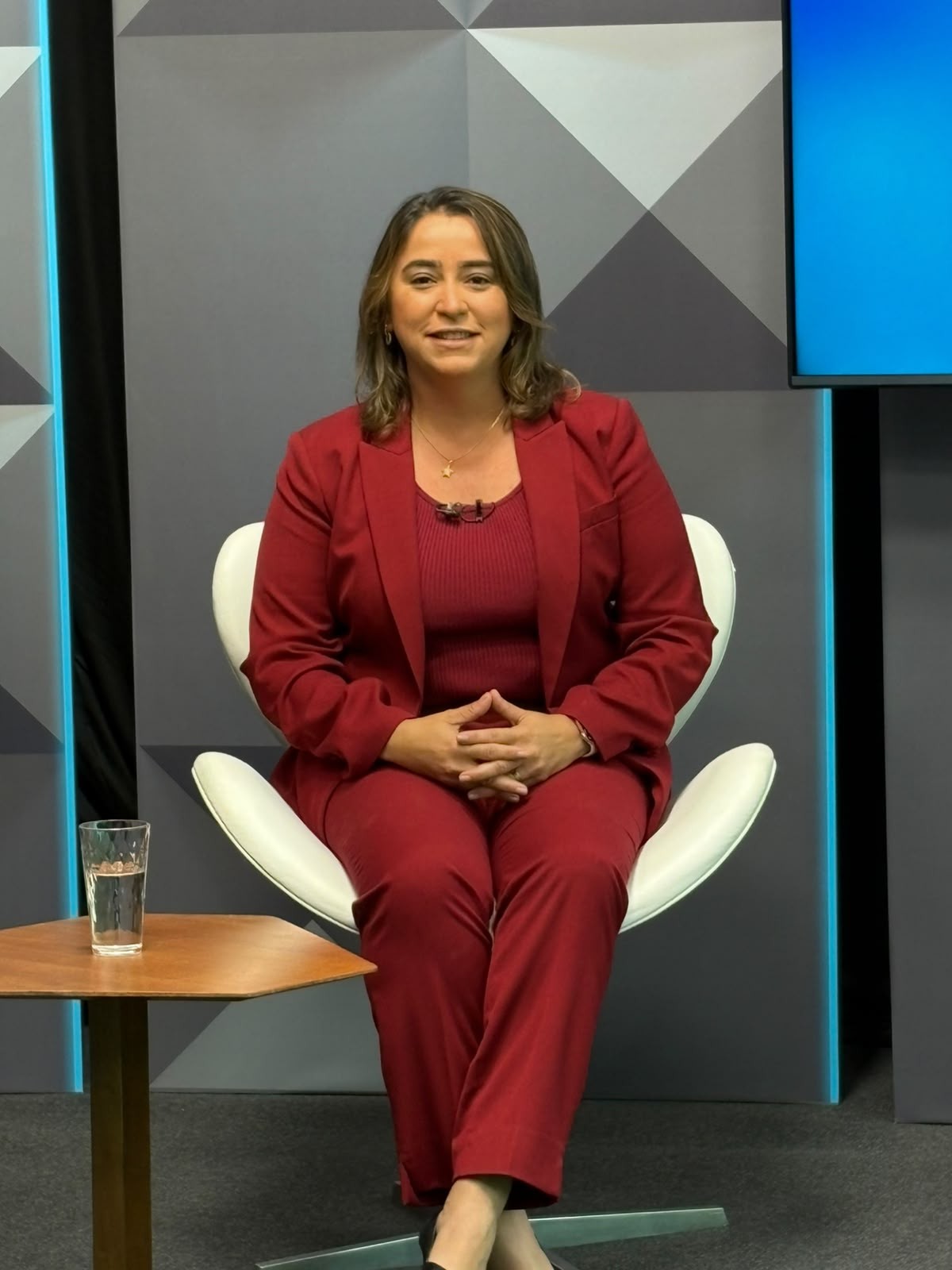 Candidata ao Senado, Samanda de Lula fala em combate ao feminicídio e enfrentamento às bets; veja entrevista