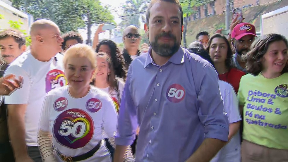 Boulos vota acompanhado de Marta em SP — Foto: Reprodução