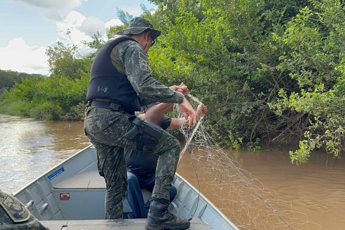 Homem é flagrado com redes de pesca em área crítica de pesca predatória no interior de SP