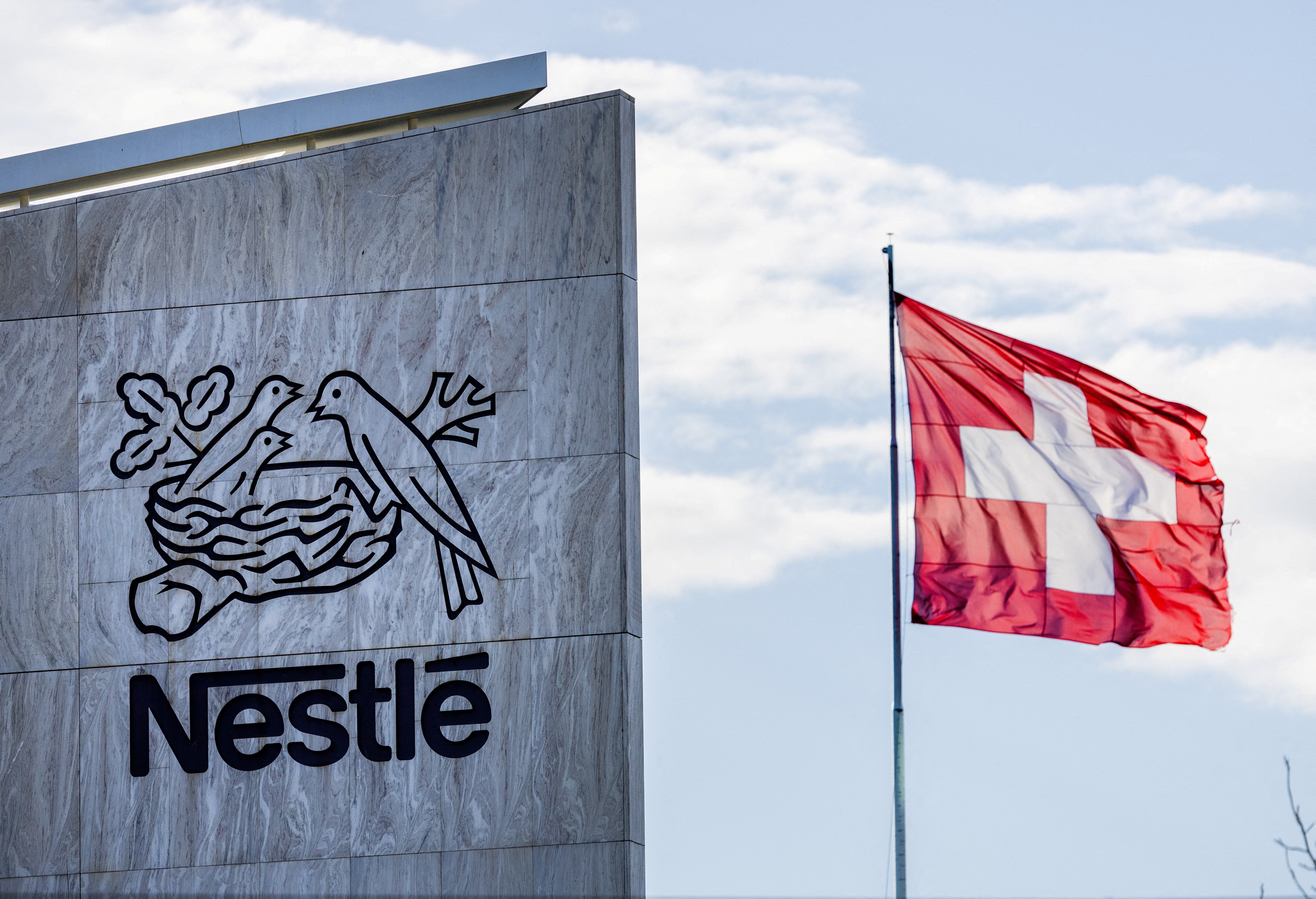 Presidente do conselho da Nestlé deixará cargo após demissão de CEO